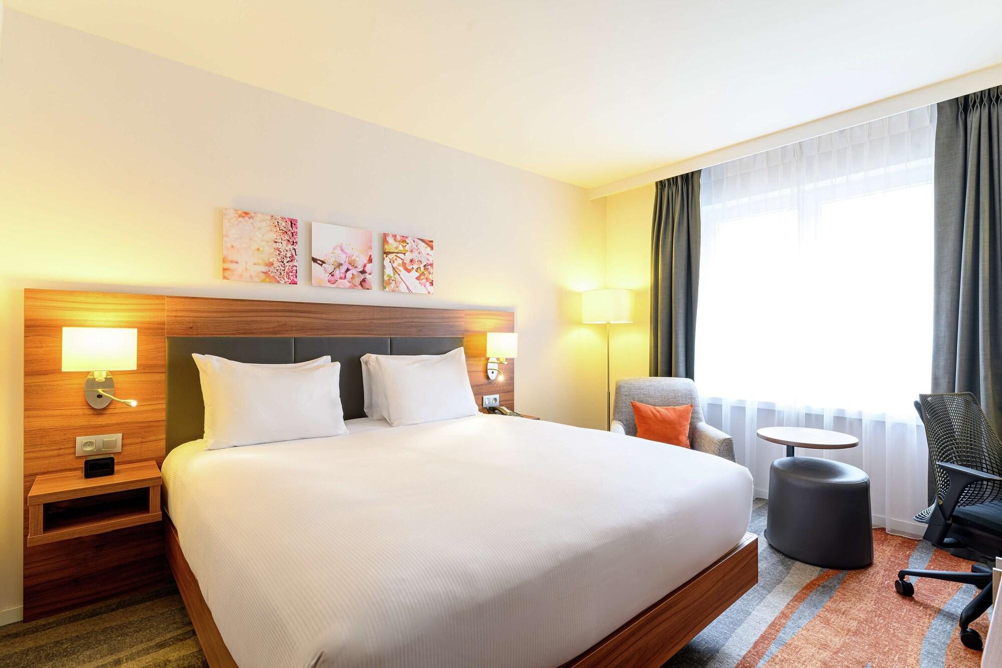 Hilton Garden Inn Brussels City Centre Ngoại thất bức ảnh